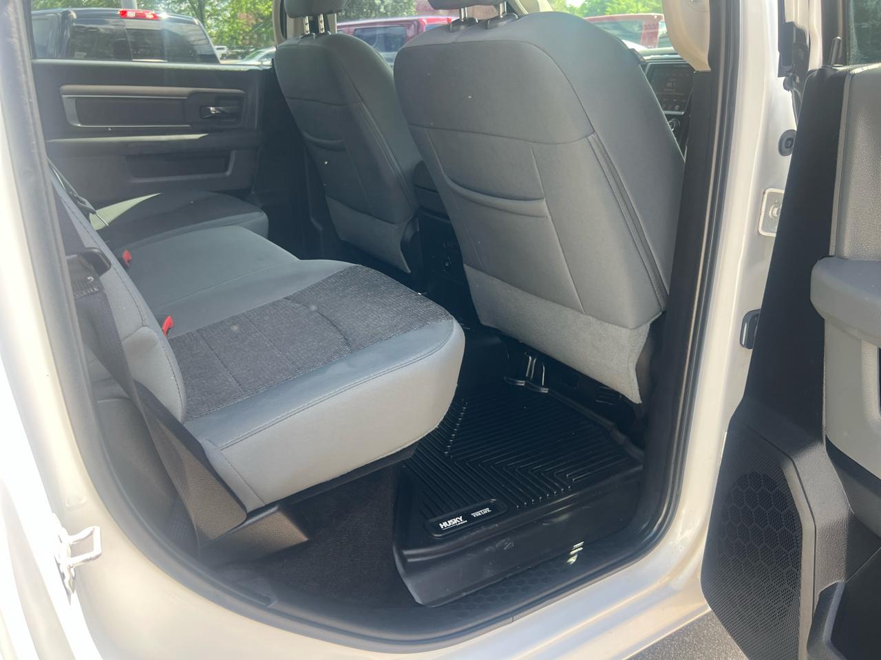 RAM 1500 4WD Crew Cab 140.5" Big Horn 2015