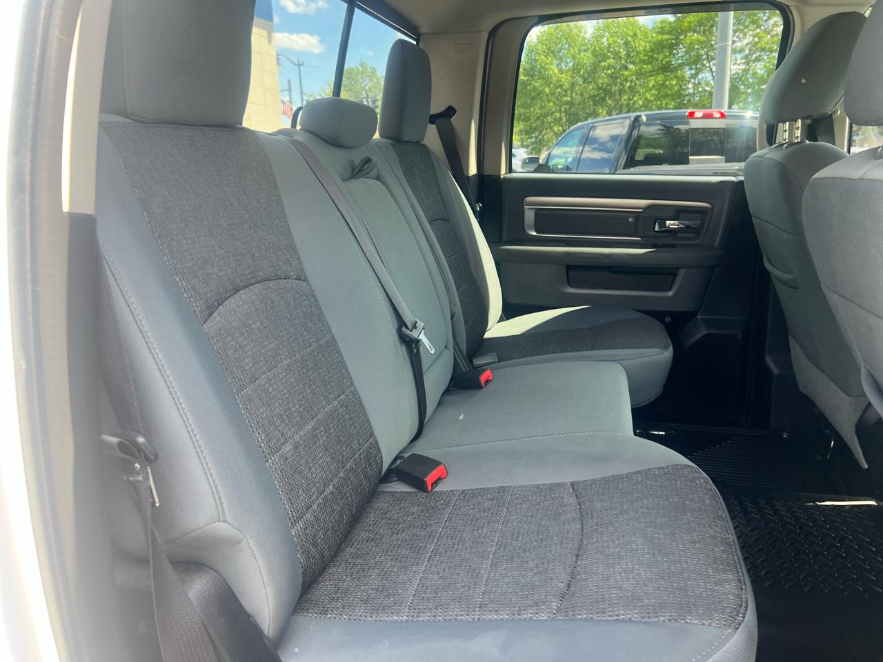 RAM 1500 4WD Crew Cab 140.5" Big Horn 2015