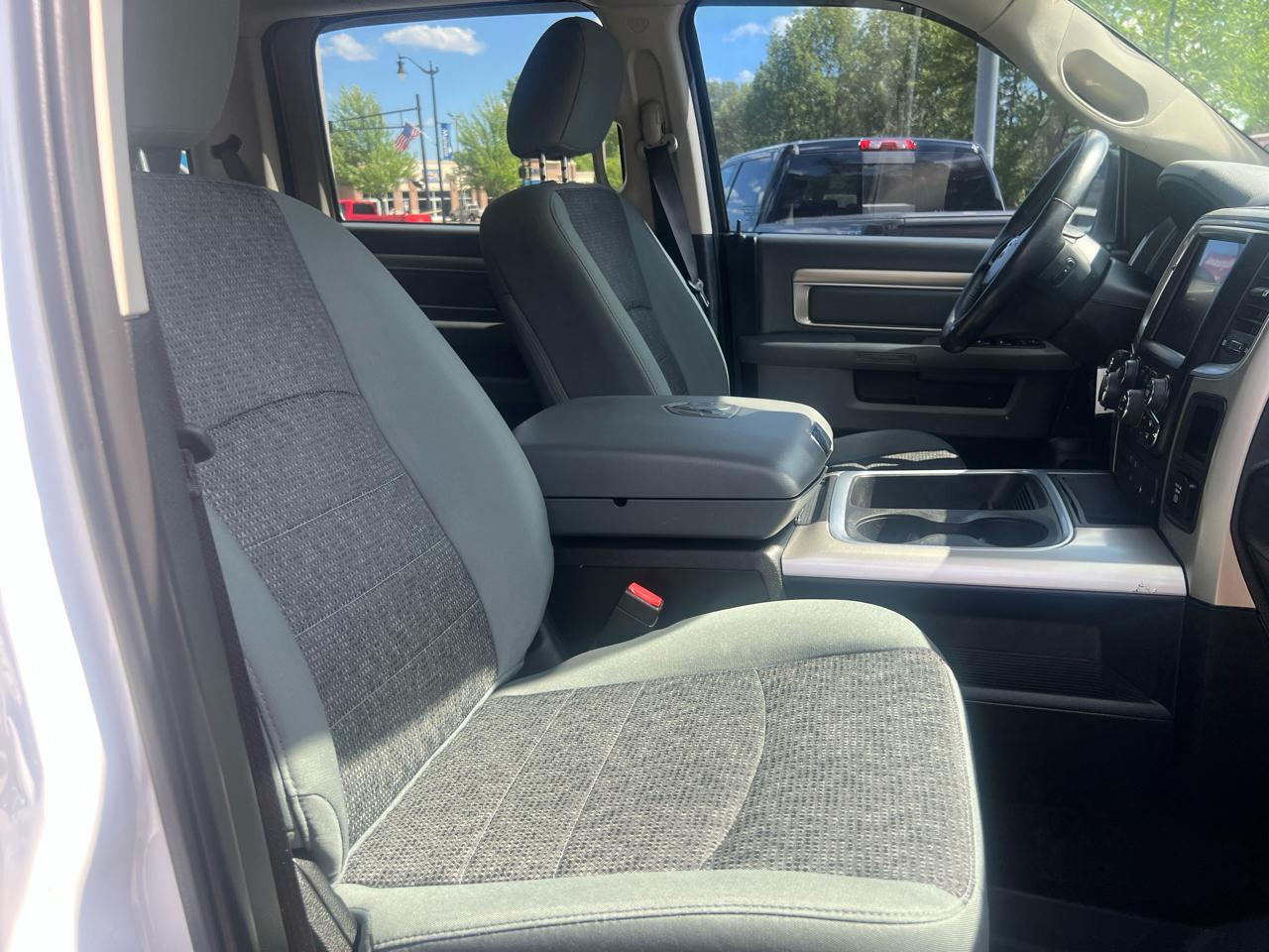 RAM 1500 4WD Crew Cab 140.5" Big Horn 2015