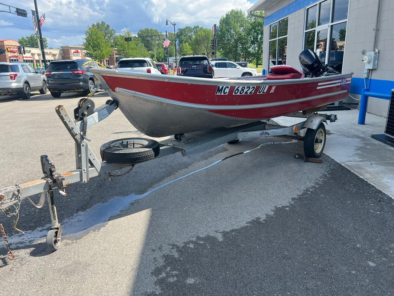Lowe Fishing Boat  2000