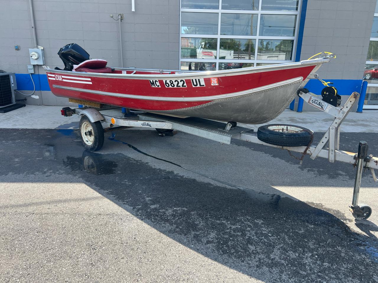 Lowe Fishing Boat  2000