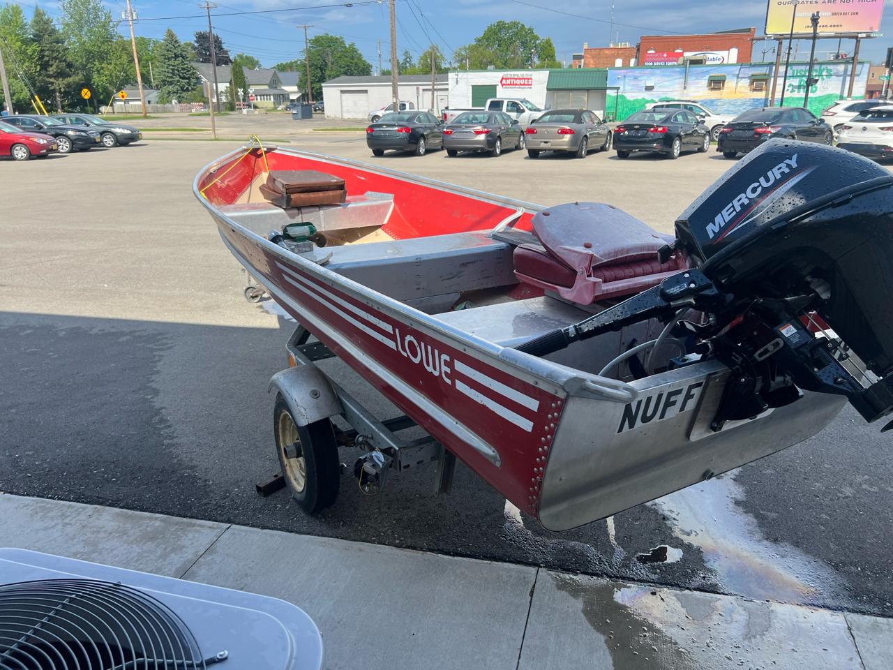 Lowe Fishing Boat  2000