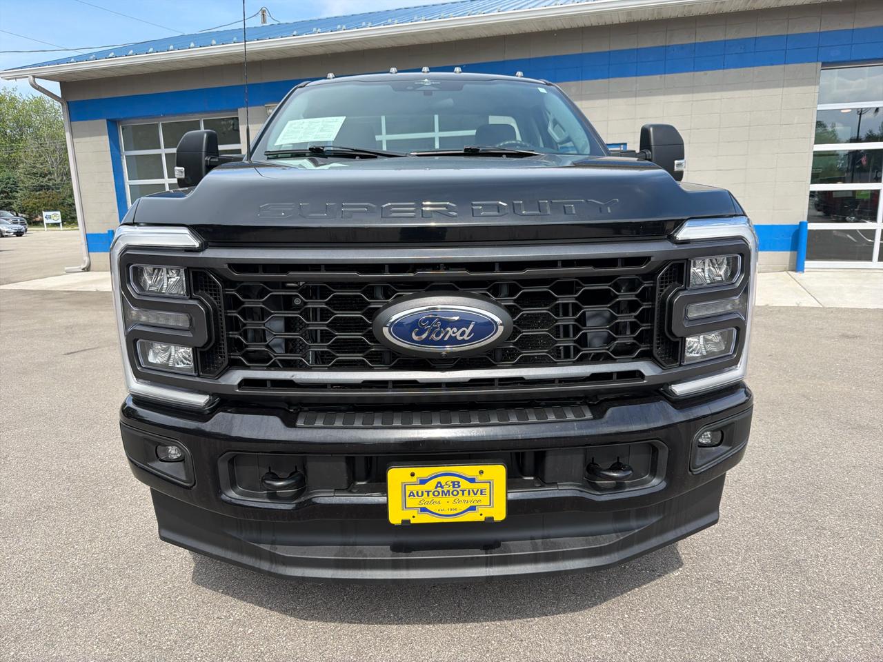 Ford Super Duty F-250 SRW XL 4WD Reg Cab 8' Box 2023