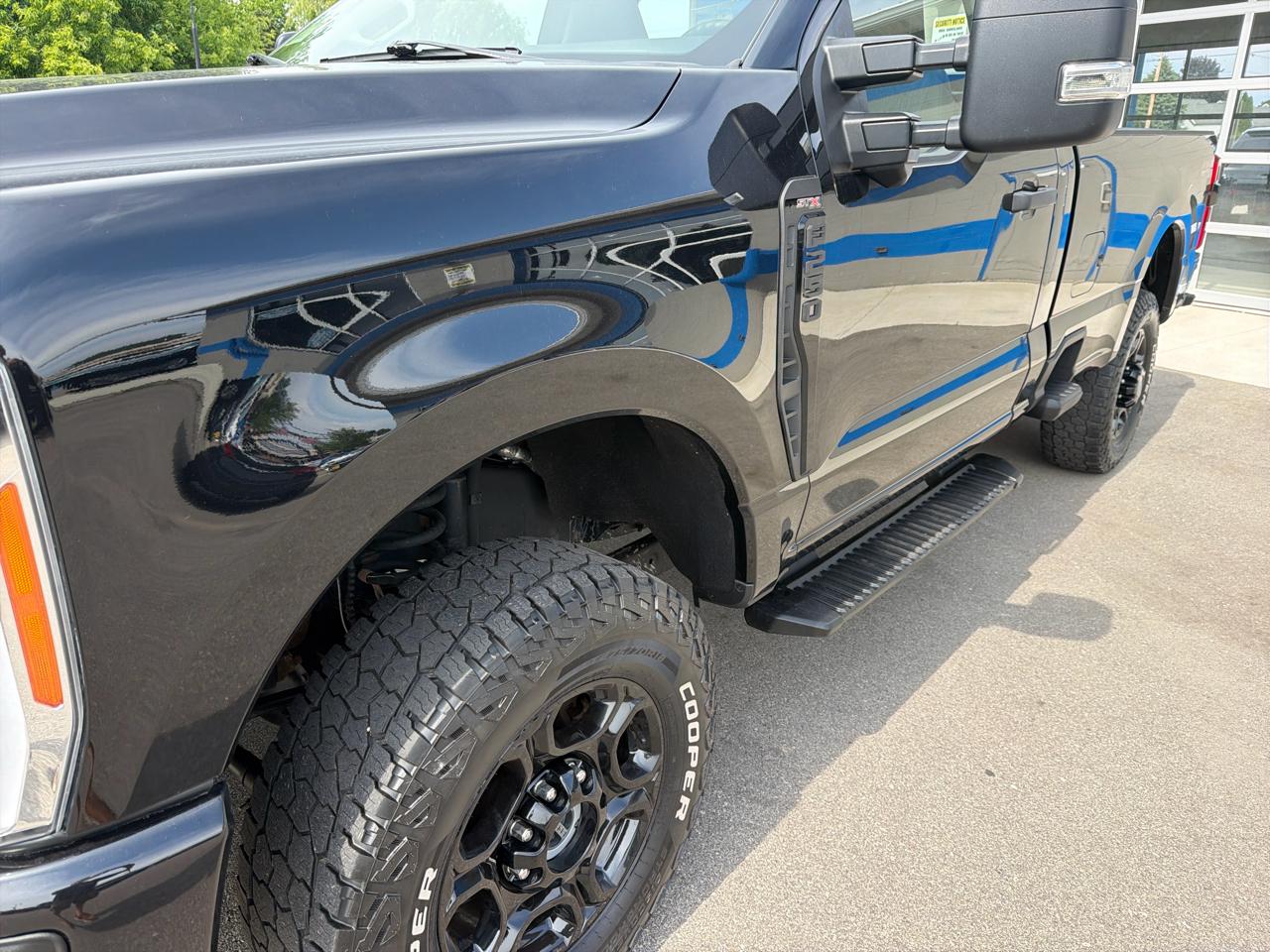 Ford Super Duty F-250 SRW XL 4WD Reg Cab 8' Box 2023