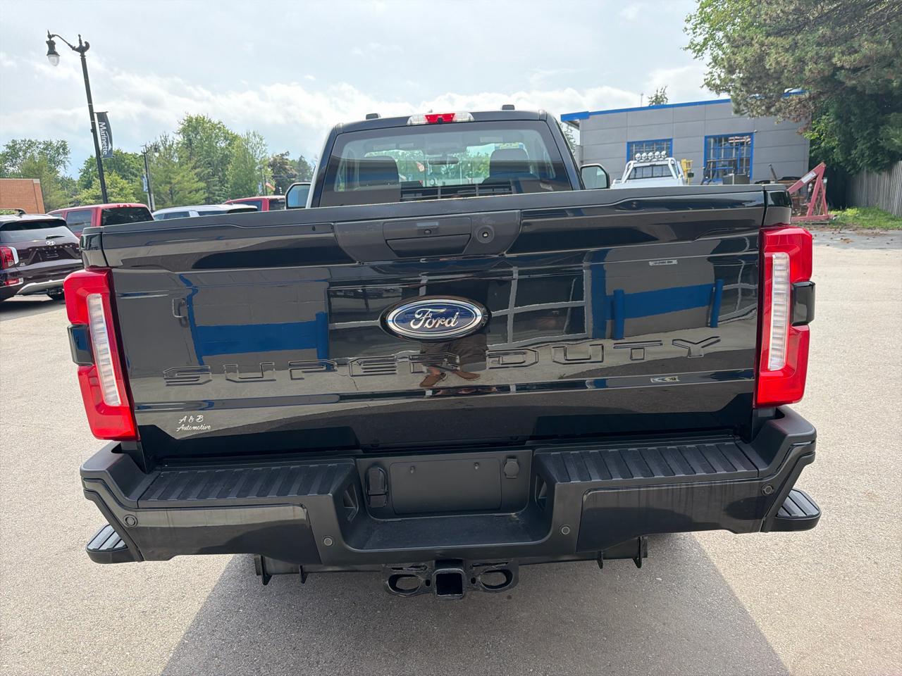 Ford Super Duty F-250 SRW XL 4WD Reg Cab 8' Box 2023