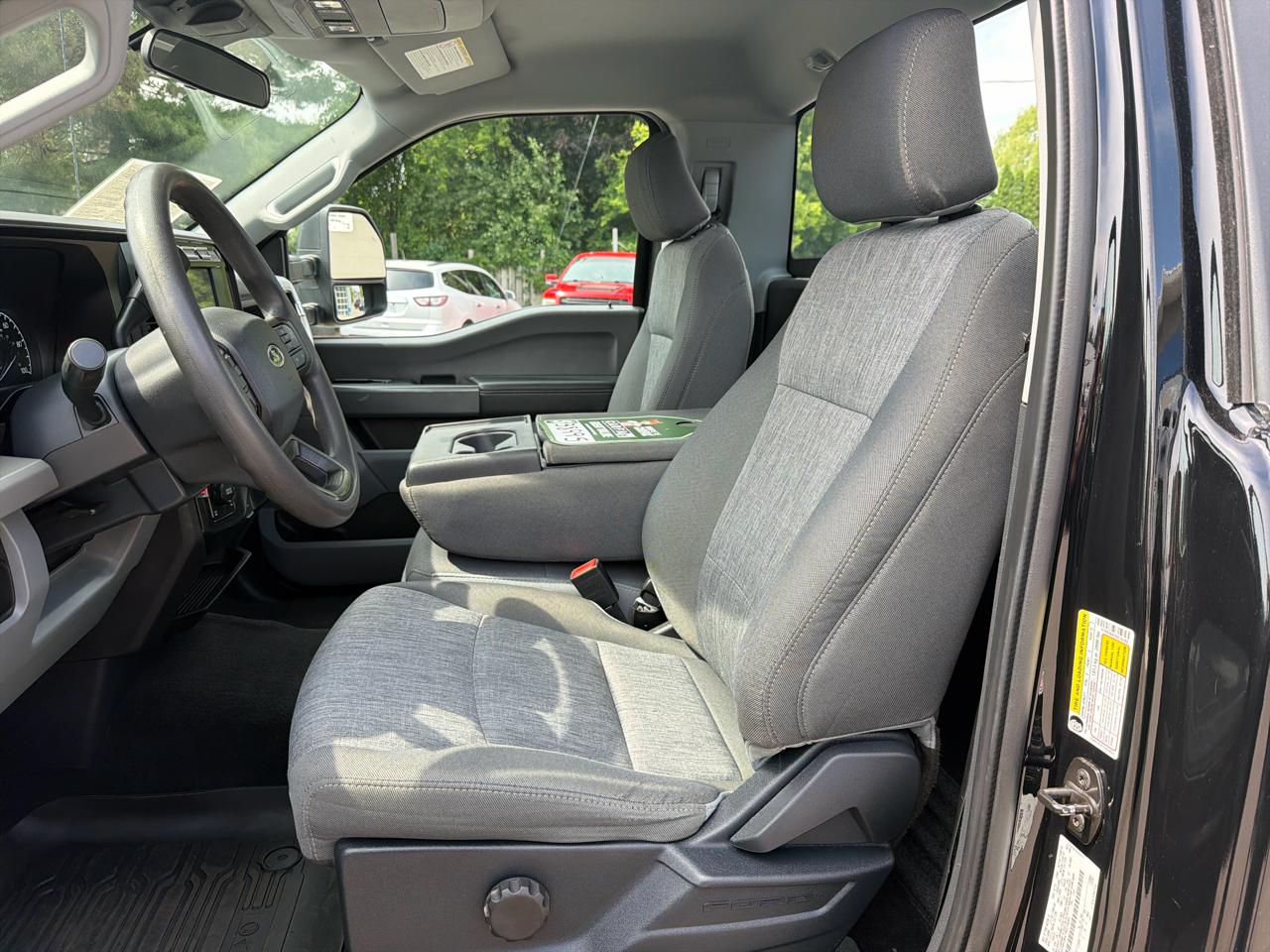 Ford Super Duty F-250 SRW XL 4WD Reg Cab 8' Box 2023