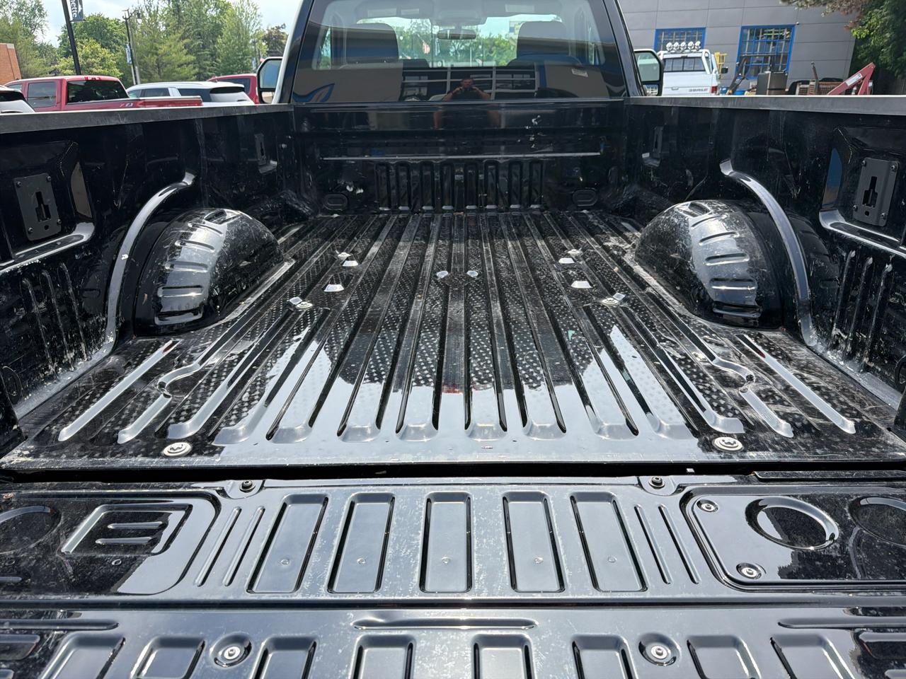 Ford Super Duty F-250 SRW XL 4WD Reg Cab 8' Box 2023