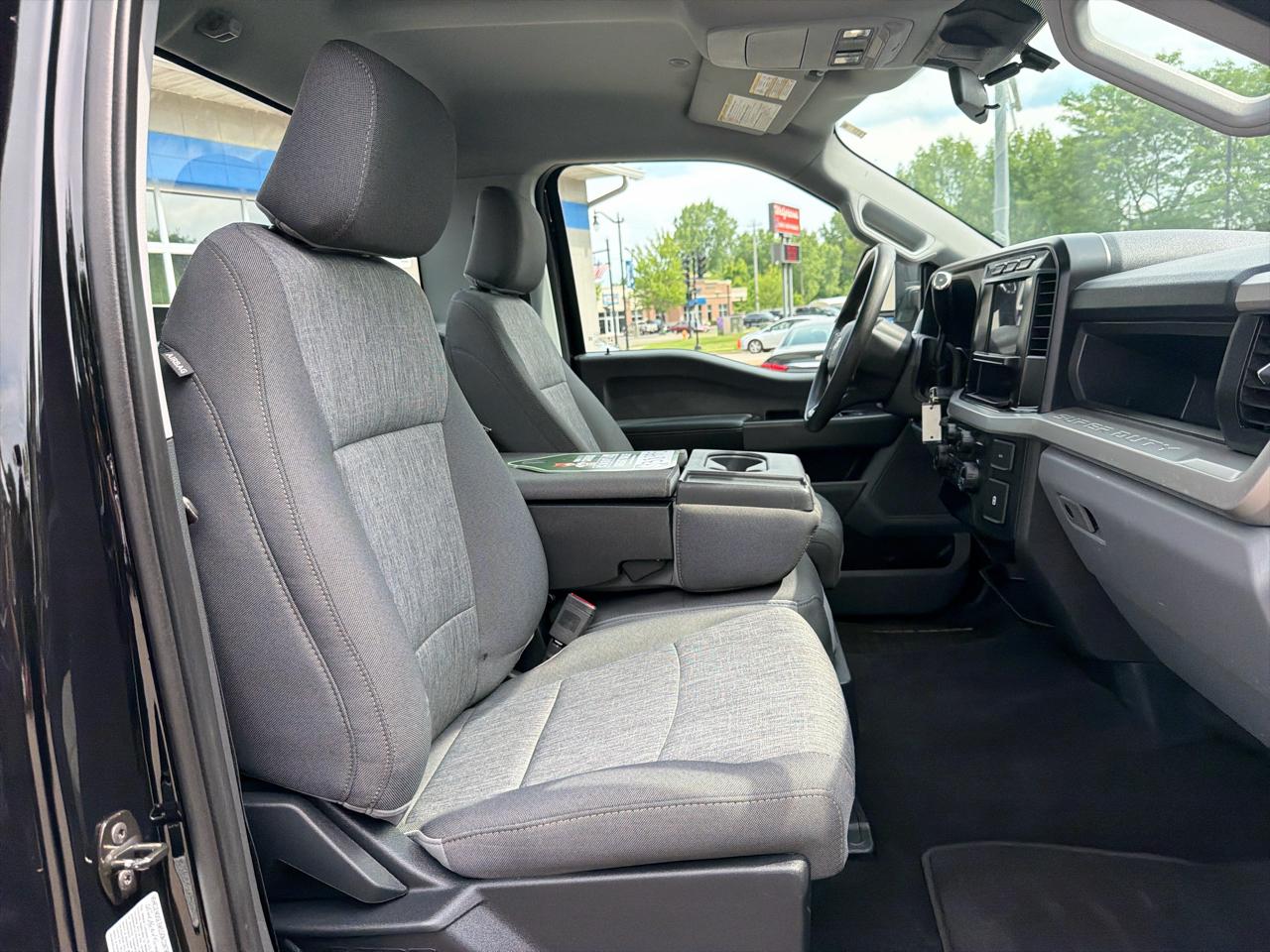 Ford Super Duty F-250 SRW XL 4WD Reg Cab 8' Box 2023