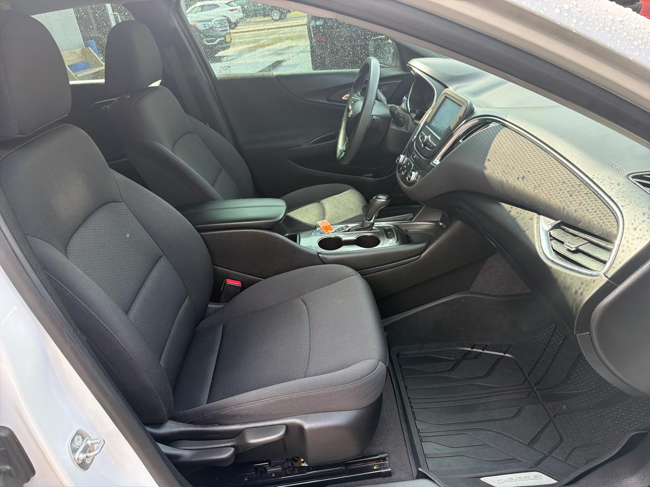 Chevrolet Malibu 4dr Sdn LT w/1LT 2017