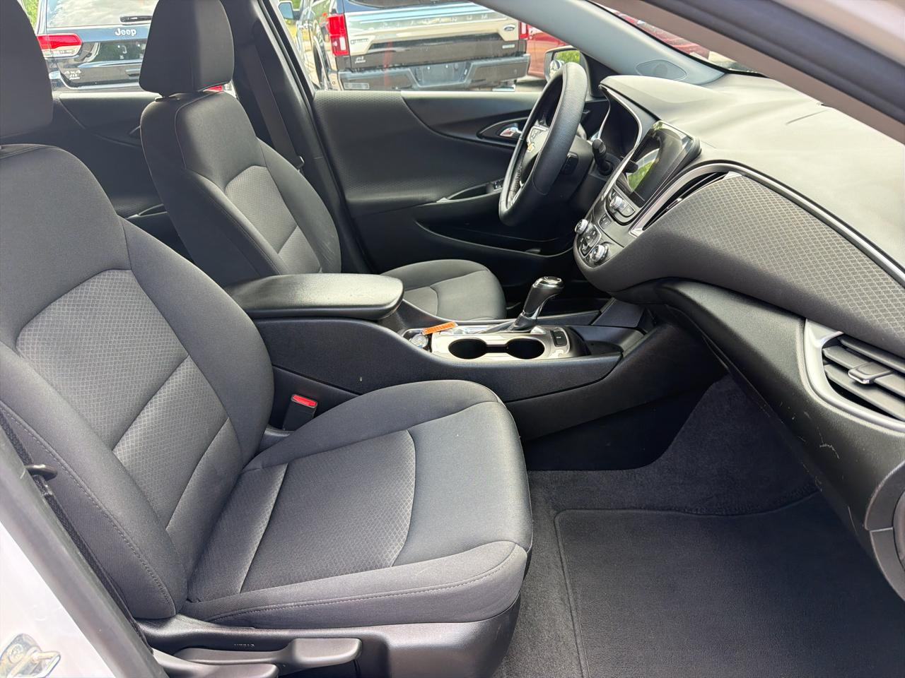 Chevrolet Malibu 4dr Sdn RS 2020