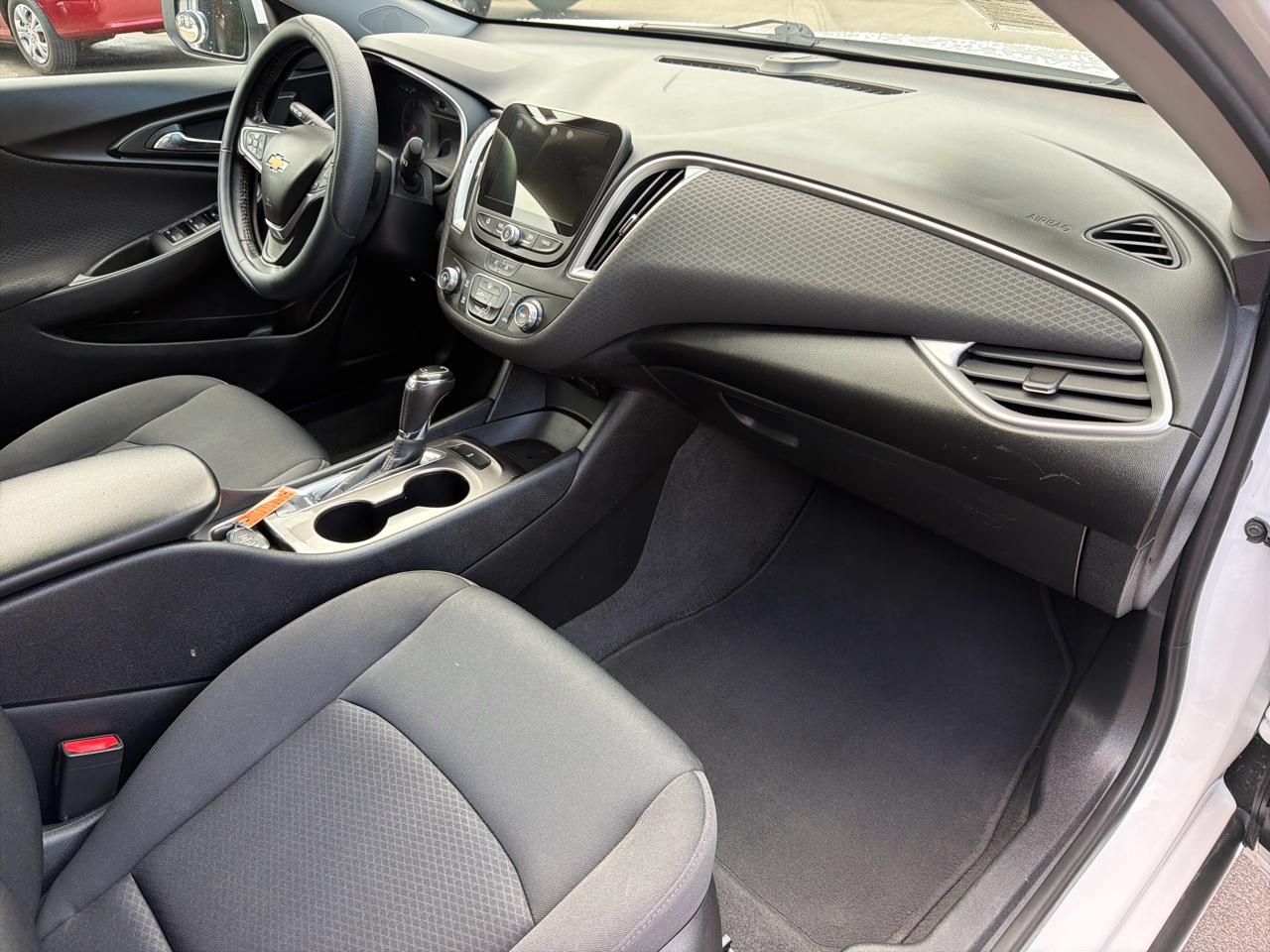Chevrolet Malibu 4dr Sdn RS 2020