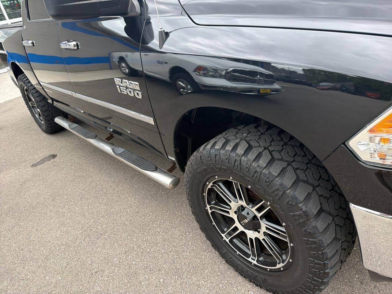 RAM 1500 4WD Crew Cab 140.5" Big Horn 2014