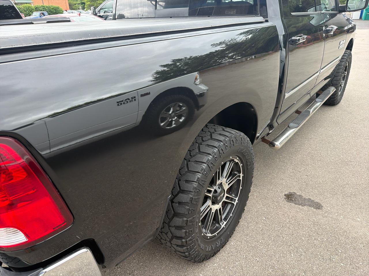 RAM 1500 4WD Crew Cab 140.5" Big Horn 2014