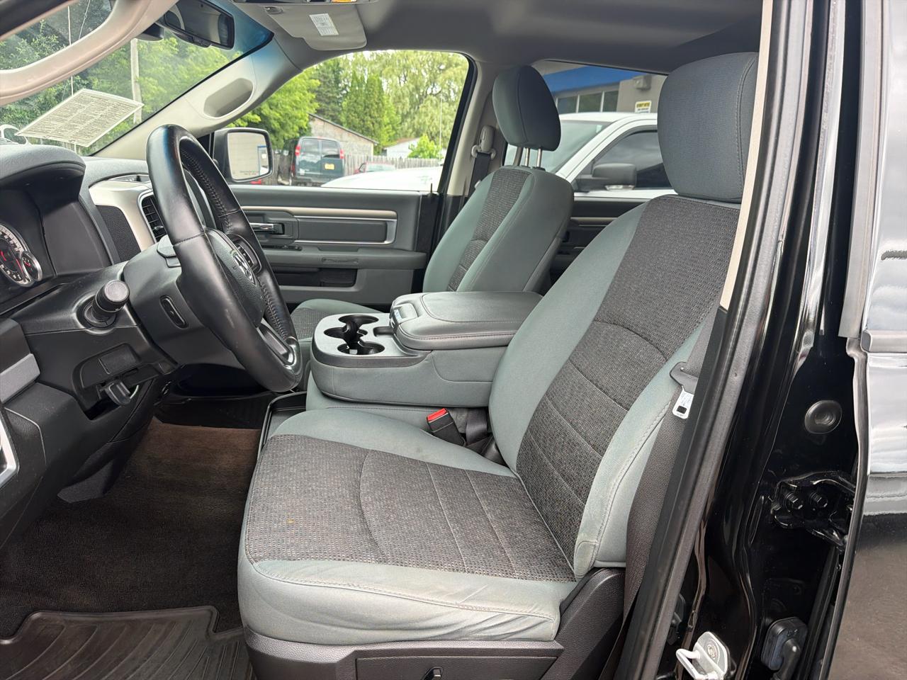 RAM 1500 4WD Crew Cab 140.5" Big Horn 2014