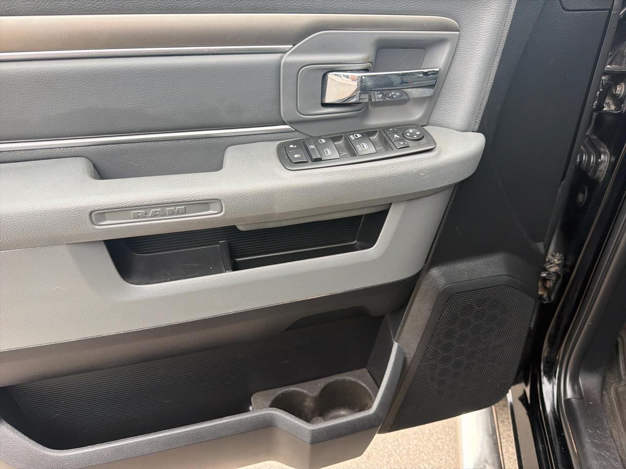 RAM 1500 4WD Crew Cab 140.5" Big Horn 2014