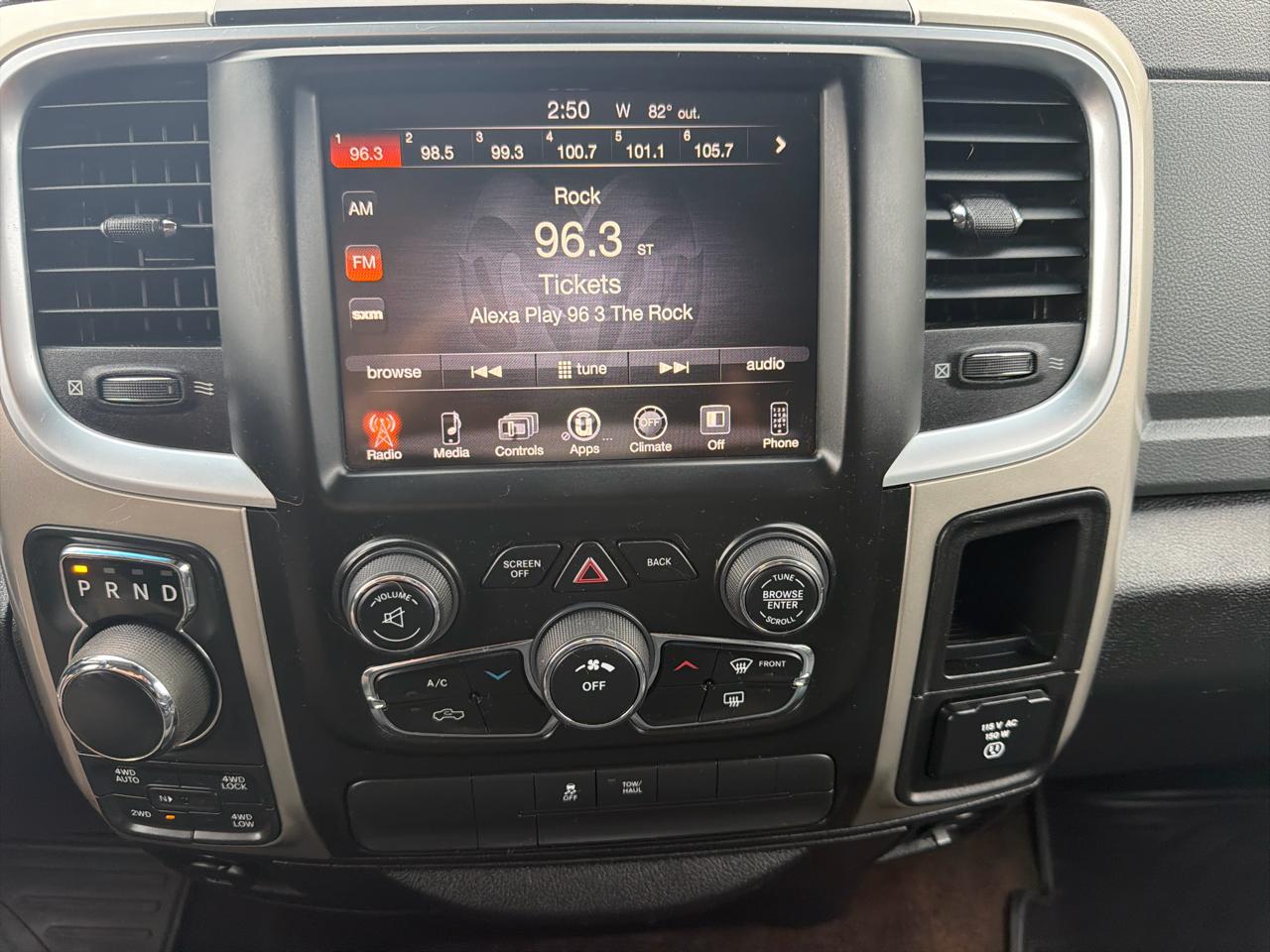 RAM 1500 4WD Crew Cab 140.5" Big Horn 2014