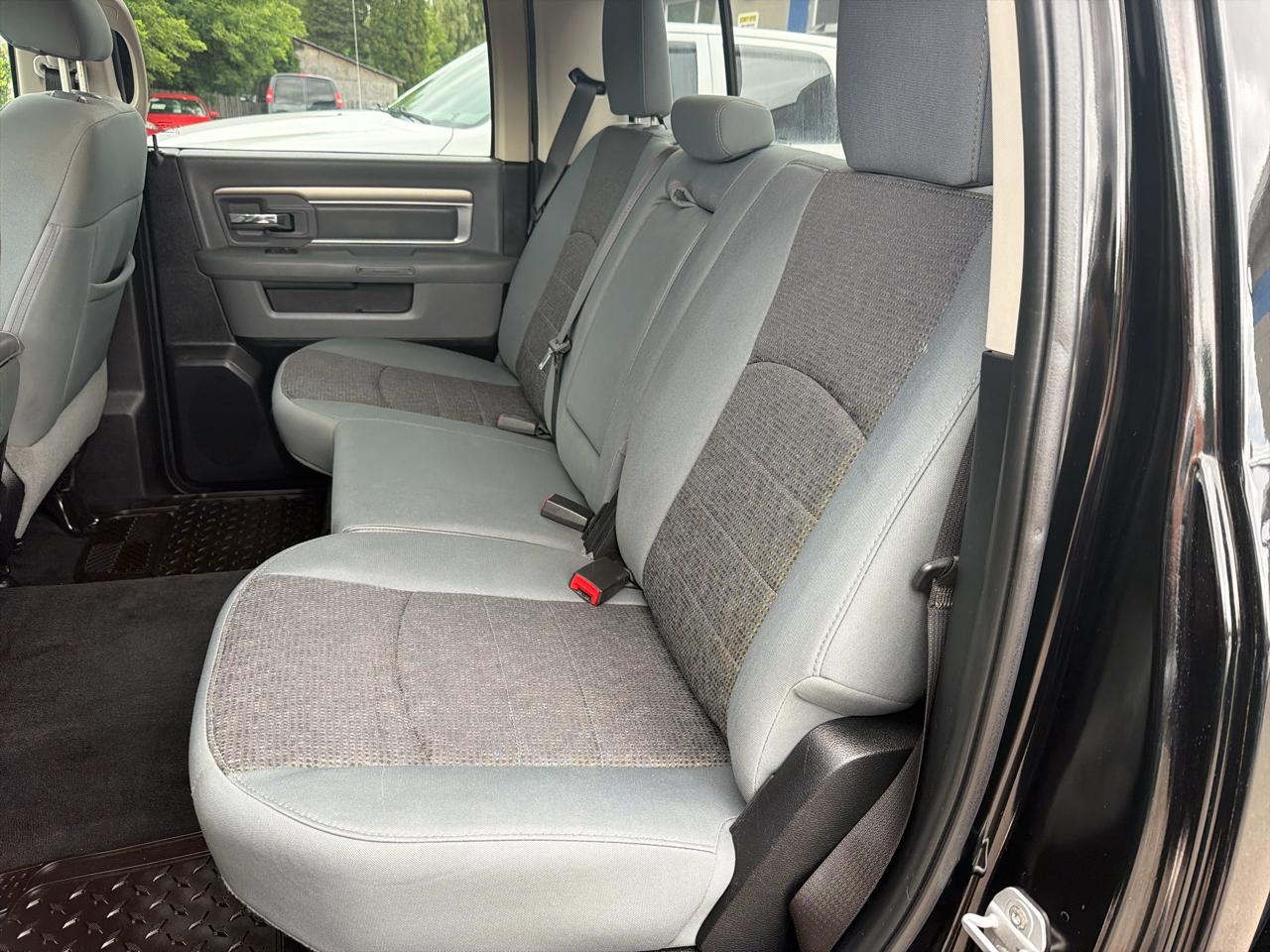 RAM 1500 4WD Crew Cab 140.5" Big Horn 2014