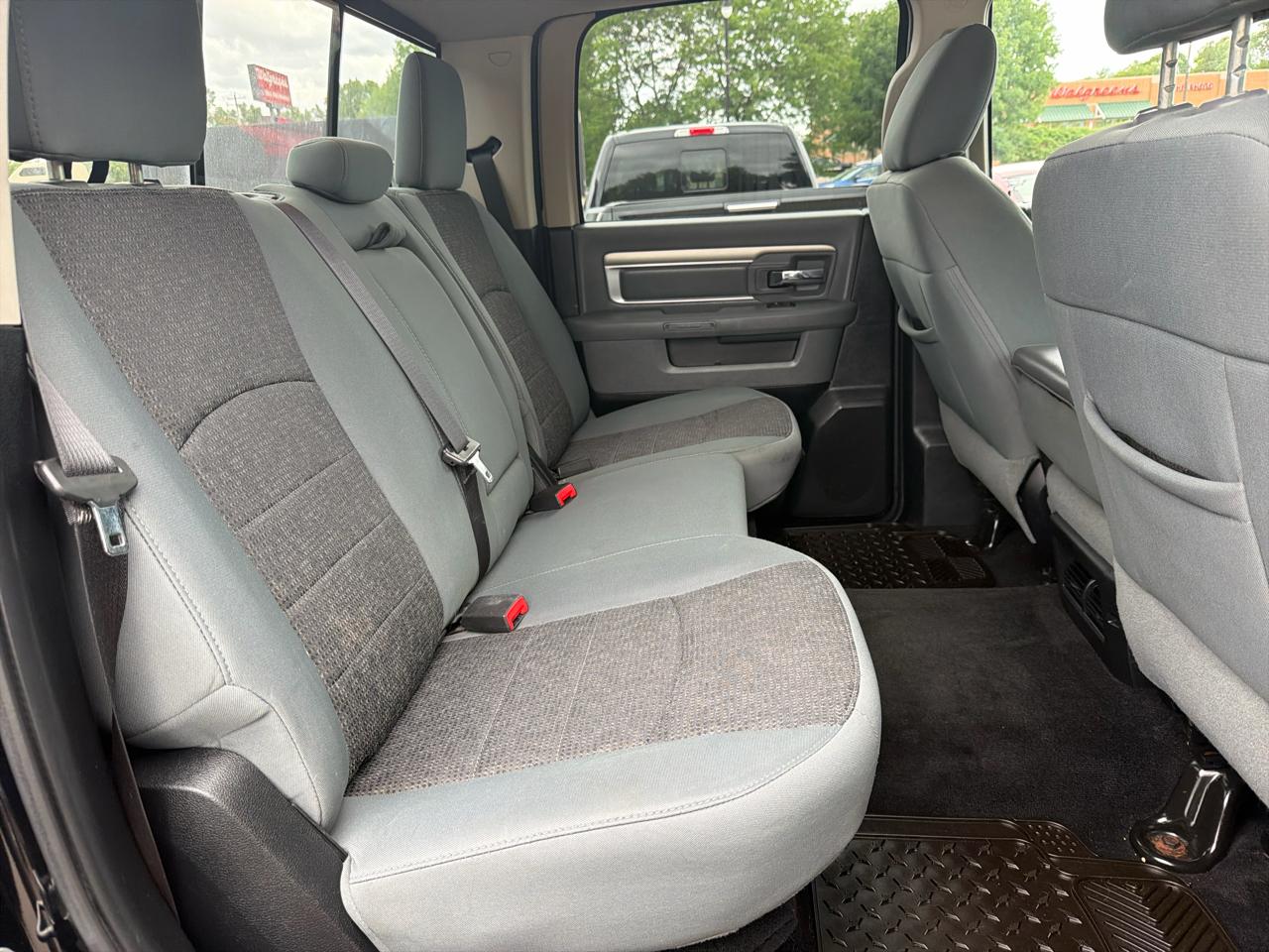 RAM 1500 4WD Crew Cab 140.5" Big Horn 2014