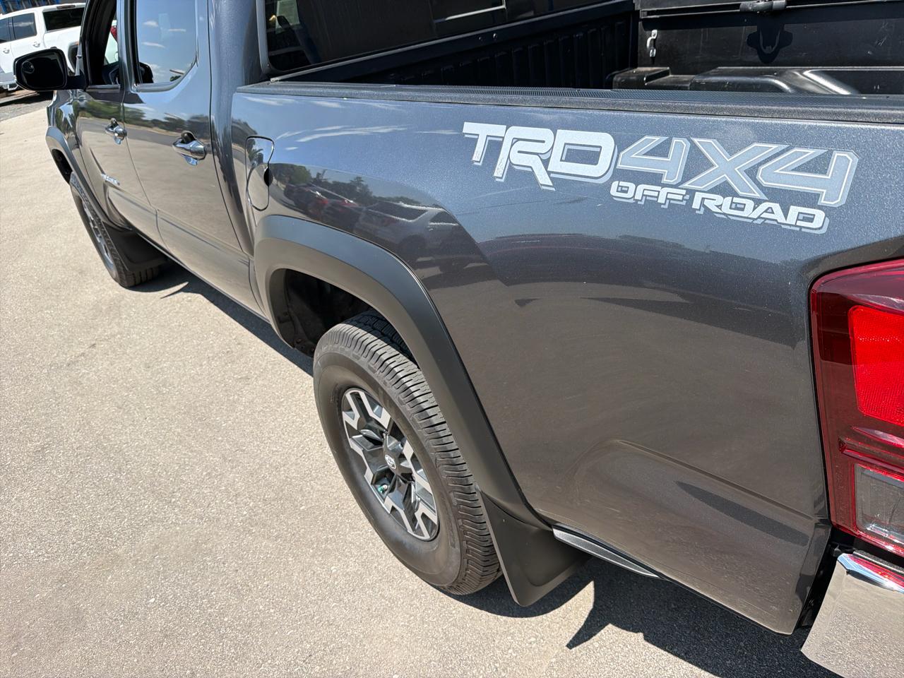 Toyota Tacoma 4WD TRD Off Road Double Cab 5' Bed V6 MT (Natl) 2019