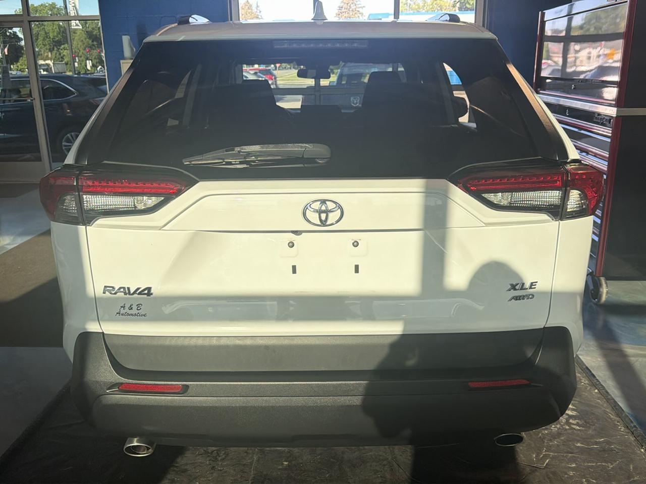 Toyota RAV4 XLE AWD (Natl) 2020