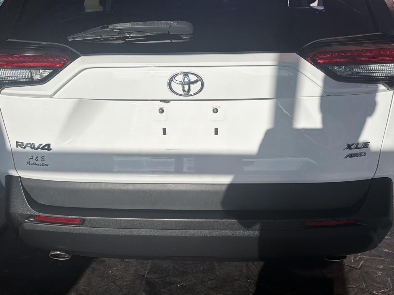 Toyota RAV4 XLE AWD (Natl) 2020