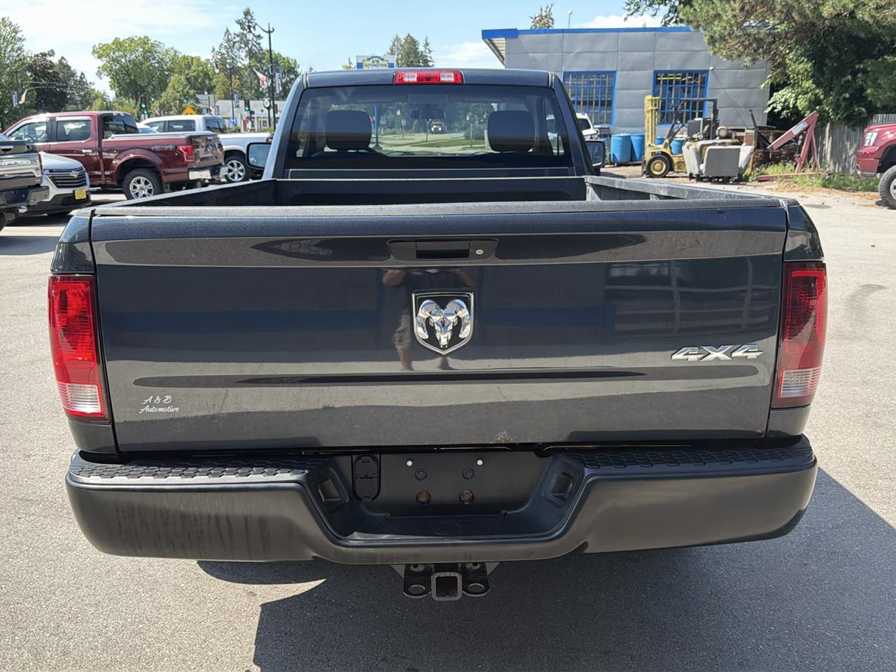 RAM 1500 4WD Reg Cab 140.5" Tradesman 2014