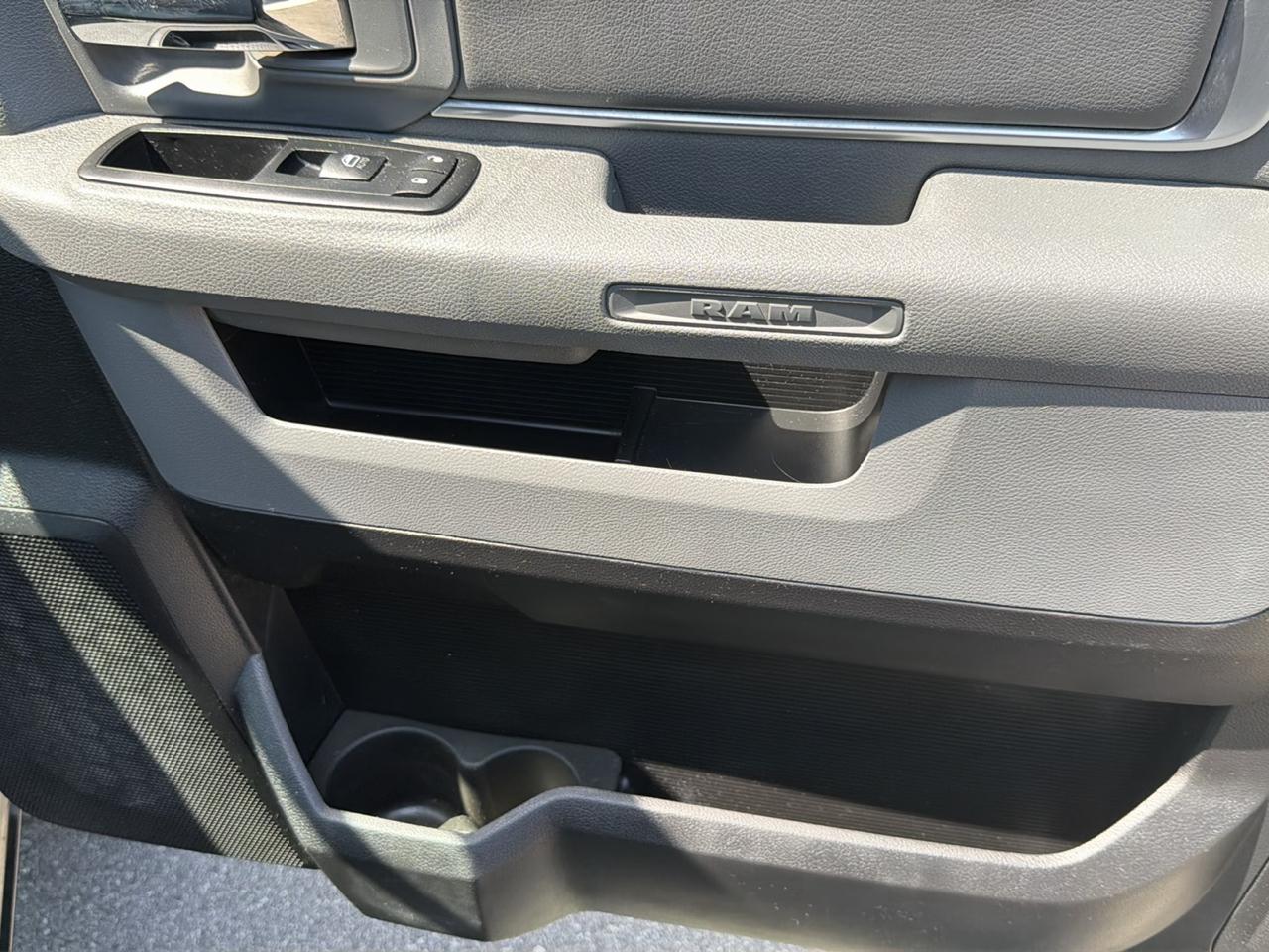 RAM 1500 4WD Reg Cab 140.5" Tradesman 2014