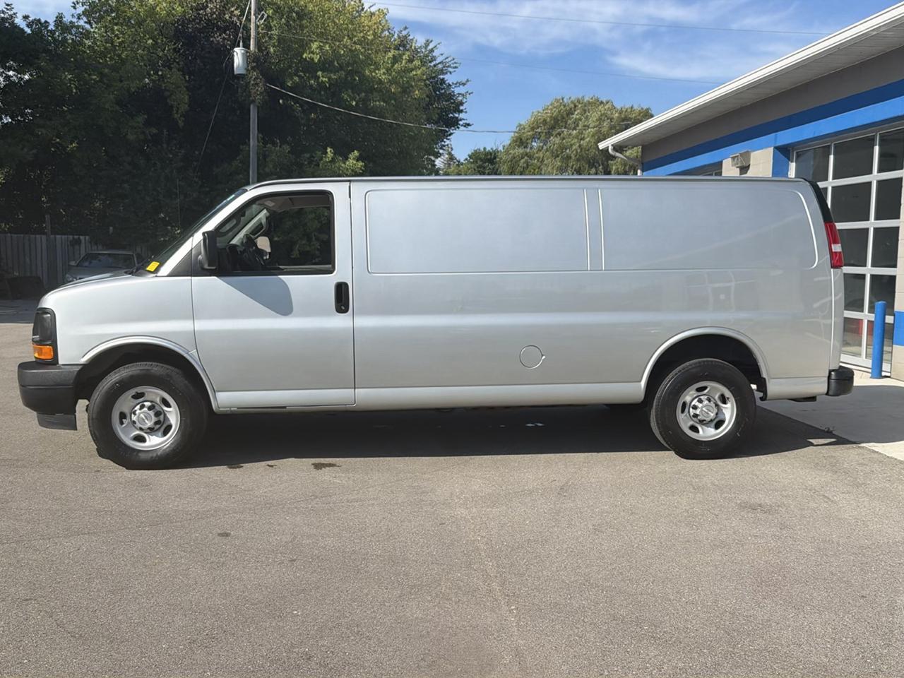 Chevrolet Express Cargo Van RWD 3500 155" 2017