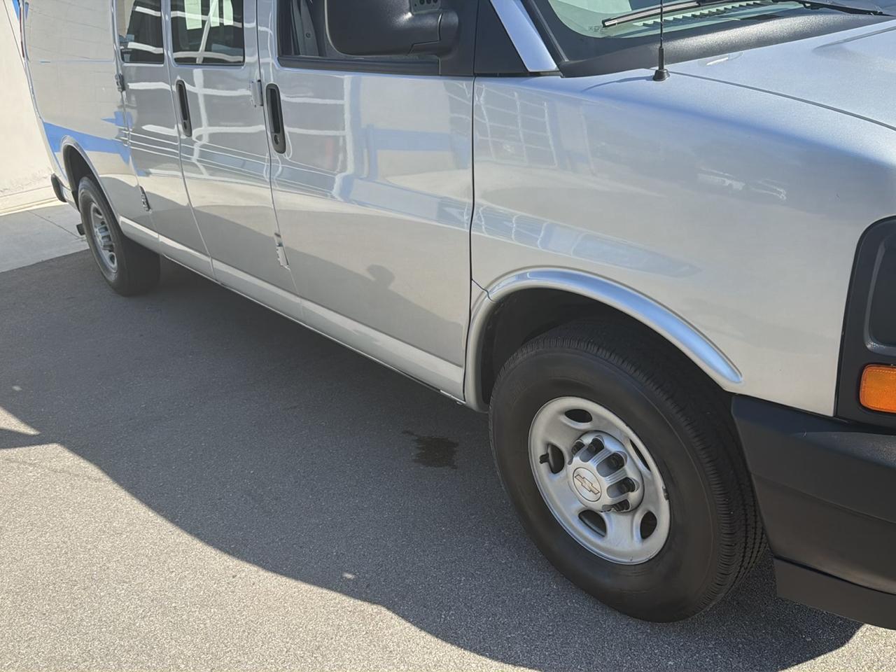 Chevrolet Express Cargo Van RWD 3500 155" 2017