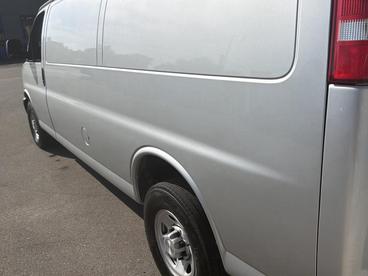 Chevrolet Express Cargo Van RWD 3500 155" 2017