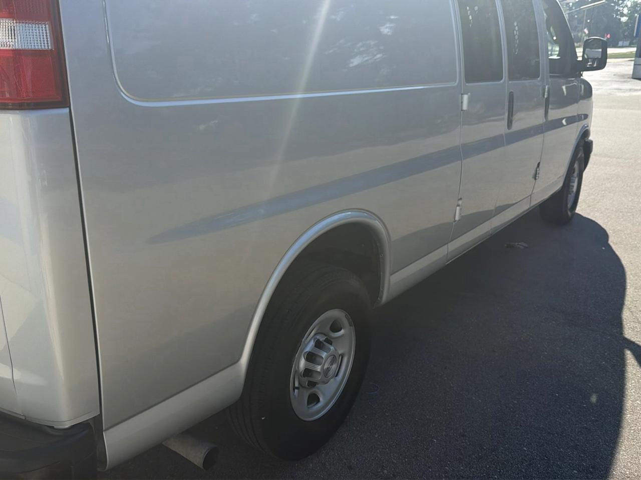 Chevrolet Express Cargo Van RWD 3500 155" 2017