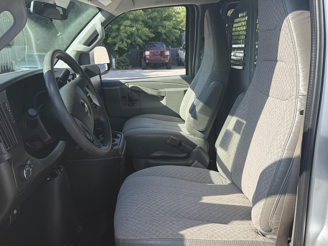 Chevrolet Express Cargo Van RWD 3500 155" 2017
