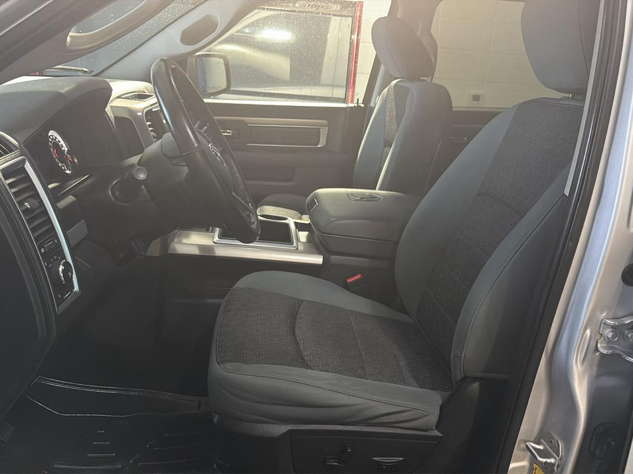RAM 1500 4WD Crew Cab 140.5" Big Horn 2014