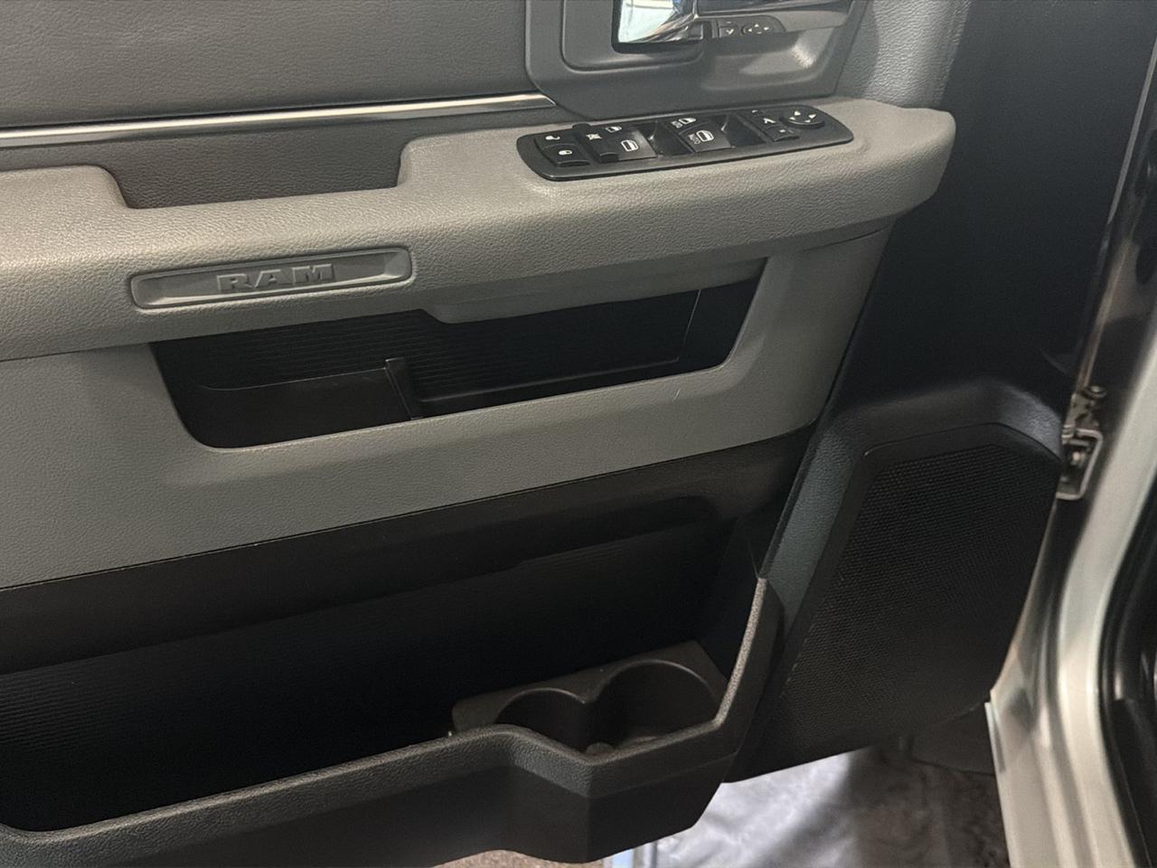 RAM 1500 4WD Crew Cab 140.5" Big Horn 2014