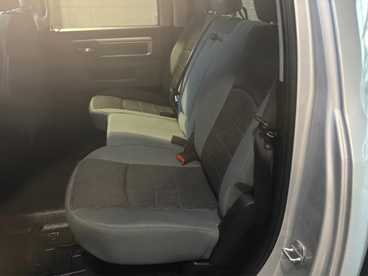 RAM 1500 4WD Crew Cab 140.5" Big Horn 2014