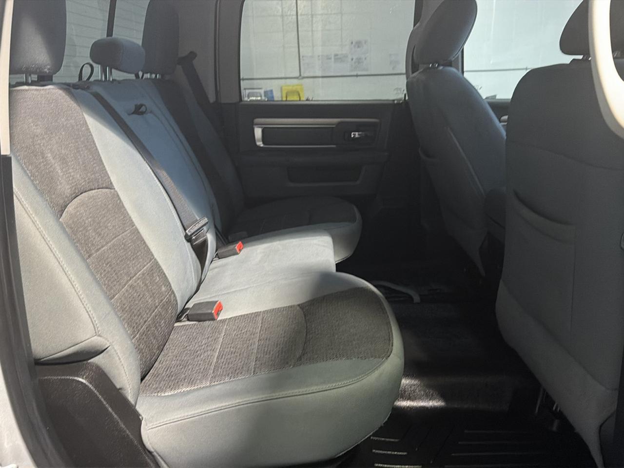 RAM 1500 4WD Crew Cab 140.5" Big Horn 2014