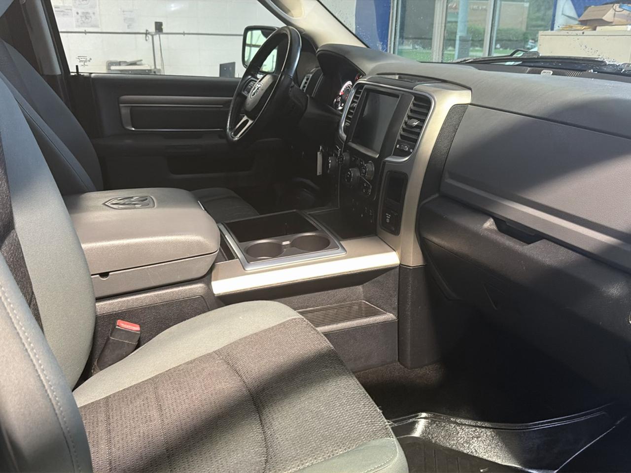 RAM 1500 4WD Crew Cab 140.5" Big Horn 2014