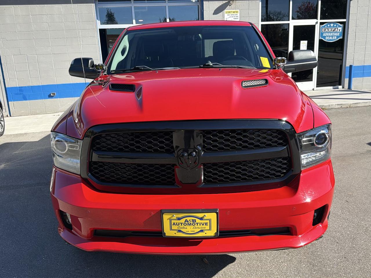 RAM 1500 4WD Crew Cab 149" Night 2017