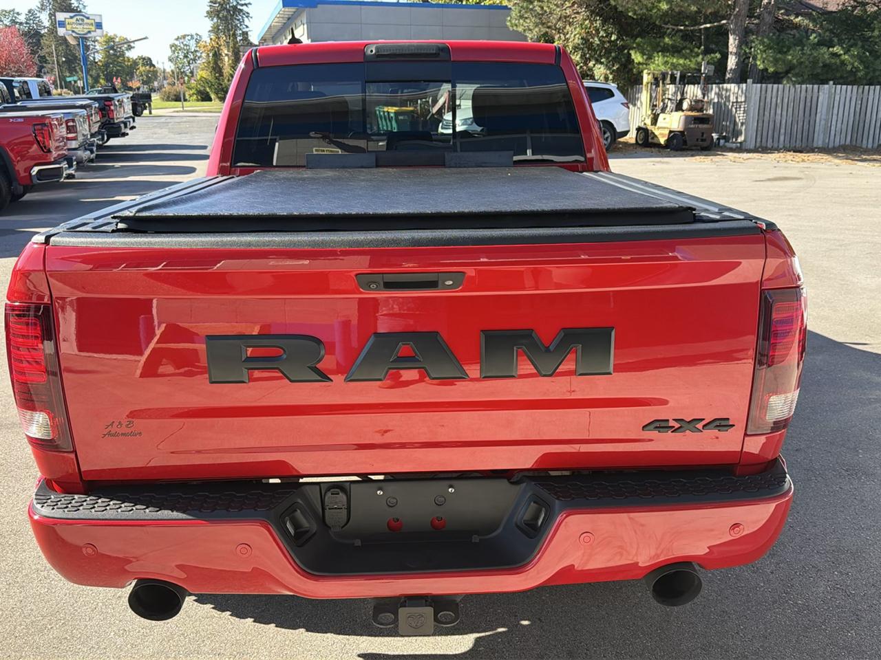 RAM 1500 4WD Crew Cab 149" Night 2017