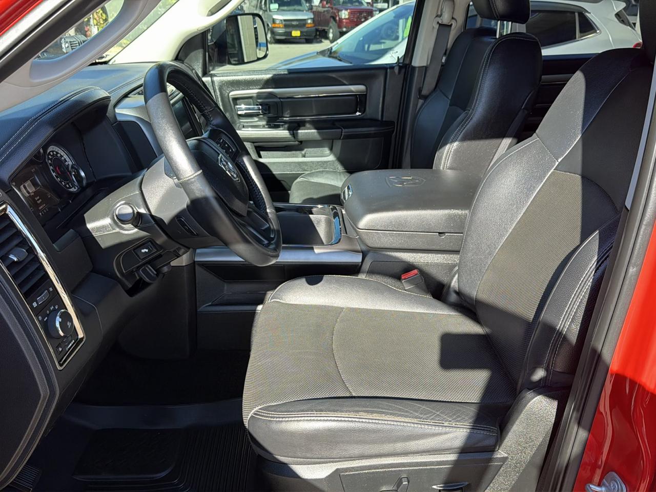 RAM 1500 4WD Crew Cab 149" Night 2017