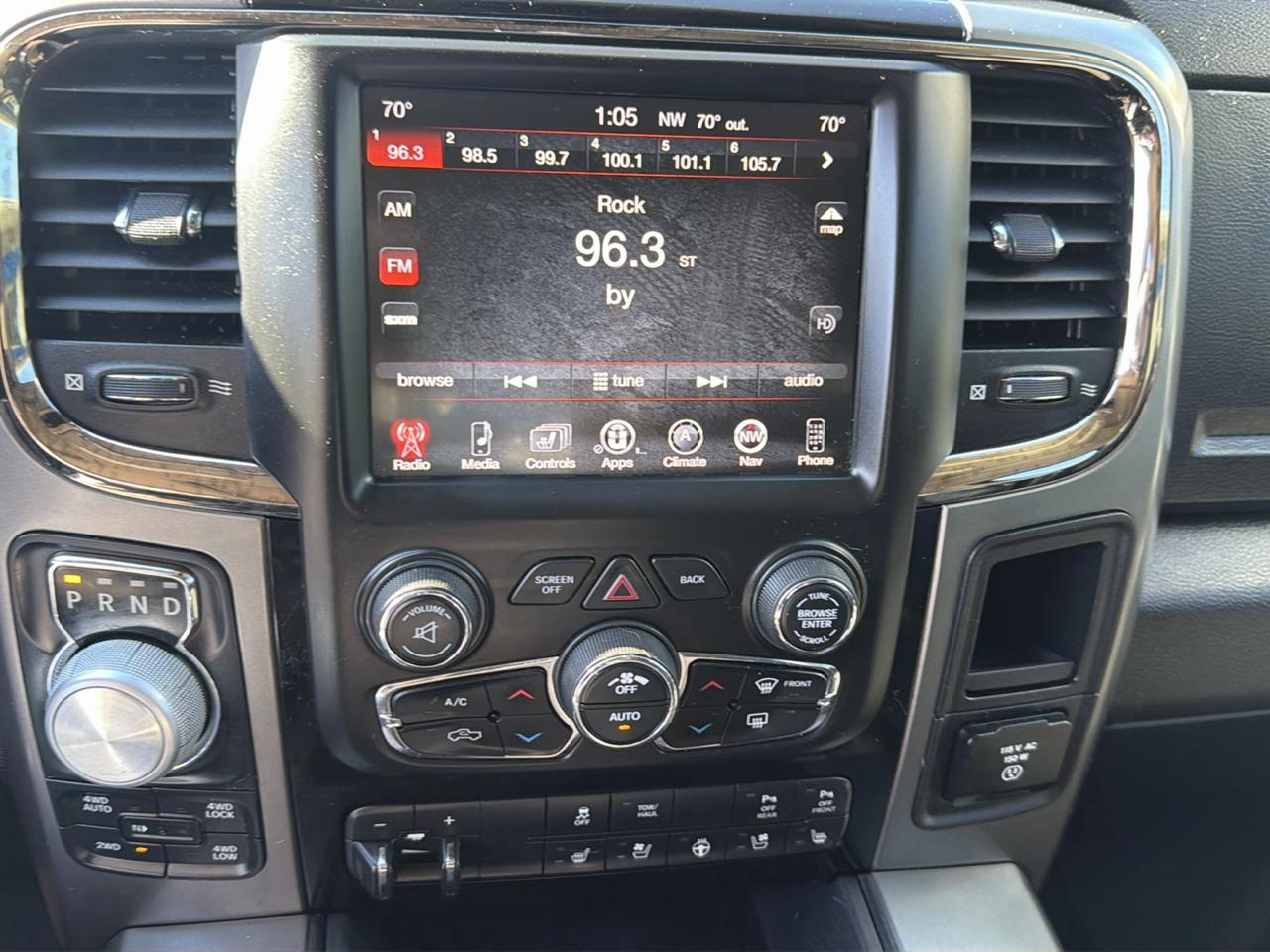 RAM 1500 4WD Crew Cab 149" Night 2017