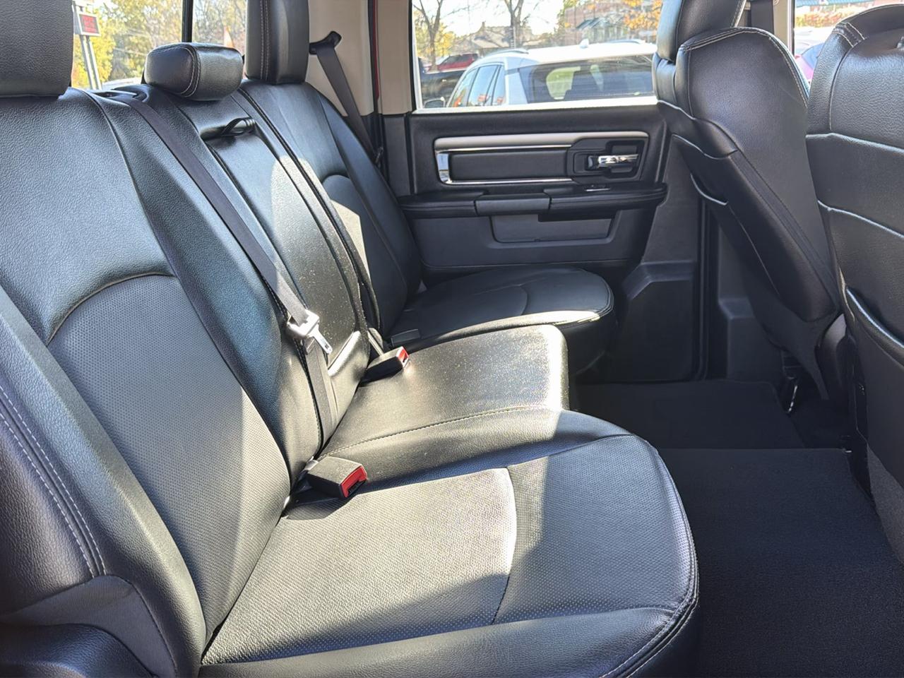 RAM 1500 4WD Crew Cab 149" Night 2017