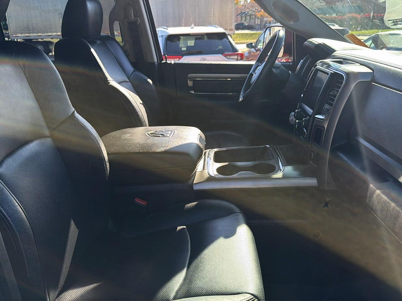 RAM 1500 4WD Crew Cab 149" Night 2017