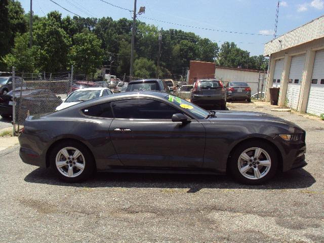 Ford Mustang V6 Coupe 2017
