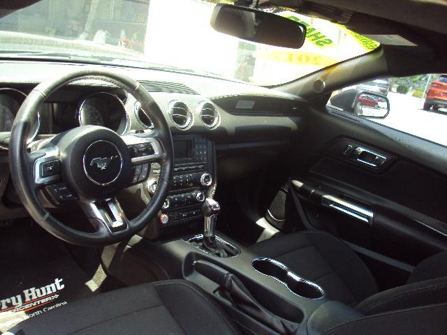 Ford Mustang V6 Coupe 2017