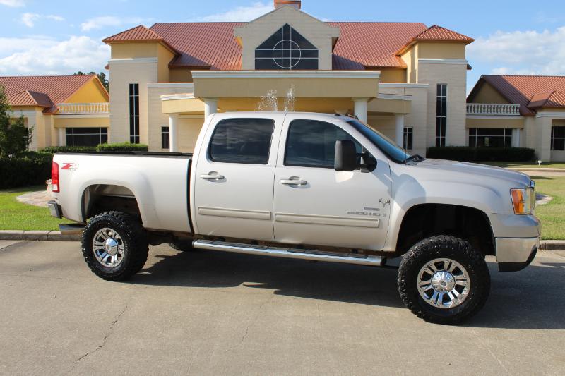 2009 Gmc Sierra SLT photo 2