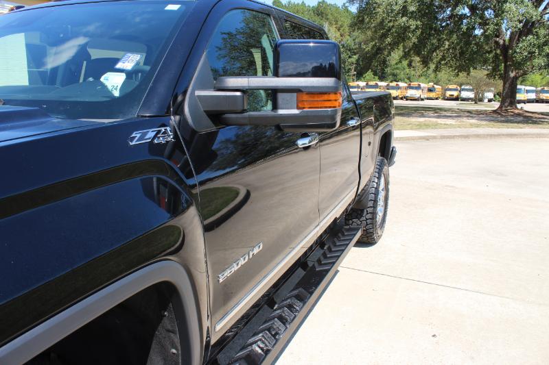 GMC Sierra 2500HD SLT Crew Cab 4WD 2015 GMC Sierra 2500HD SLT Crew Cab 4WD 2015