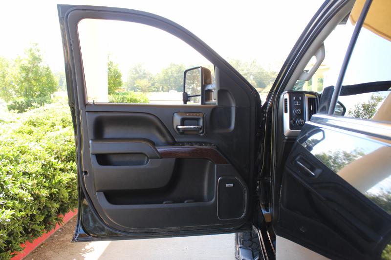 GMC Sierra 2500HD SLT Crew Cab 4WD 2015 GMC Sierra 2500HD SLT Crew Cab 4WD 2015