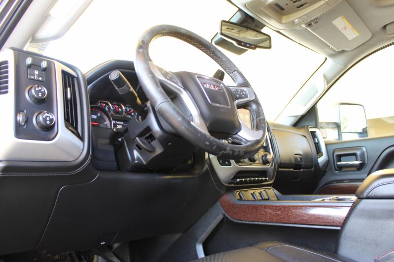GMC Sierra 2500HD SLT Crew Cab 4WD 2015 GMC Sierra 2500HD SLT Crew Cab 4WD 2015
