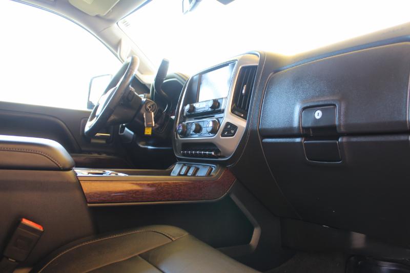 GMC Sierra 2500HD SLT Crew Cab 4WD 2015 GMC Sierra 2500HD SLT Crew Cab 4WD 2015